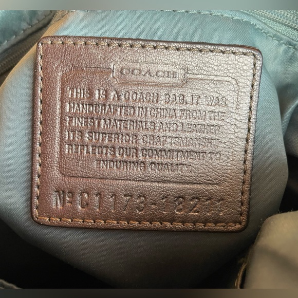 Coach Silver Metallic Leather hobo style hand bag - Picture 8 of 8